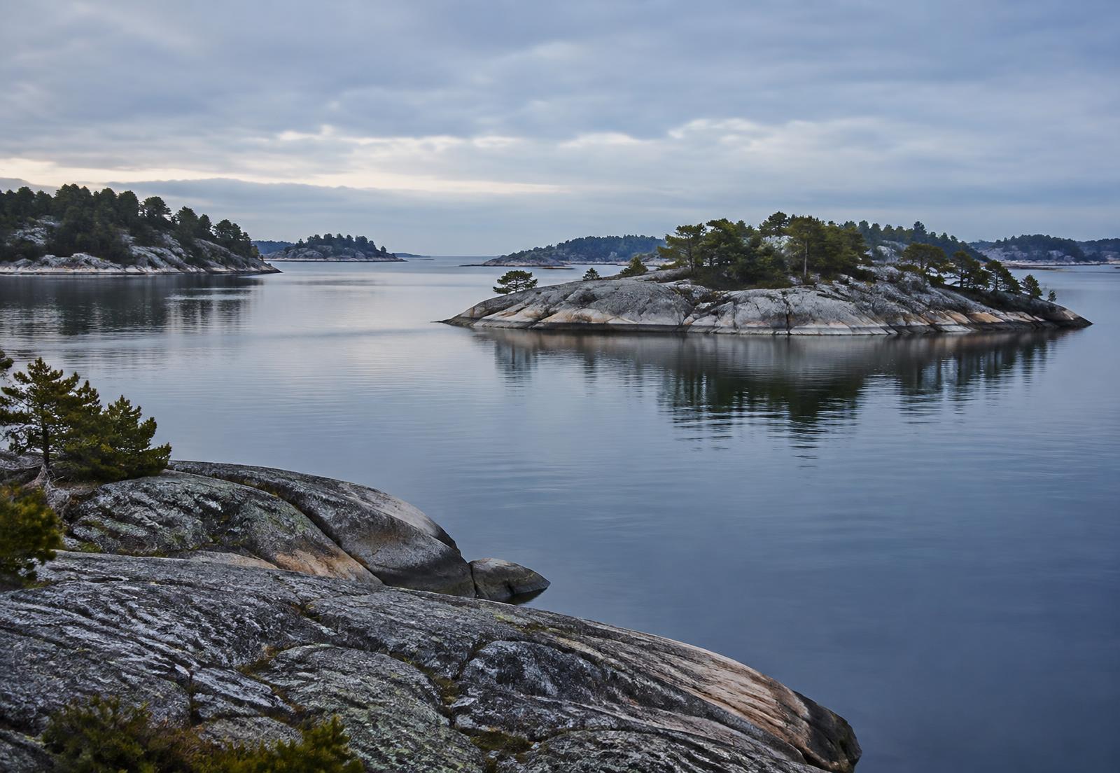 Hav och klippor i svensk skärgård